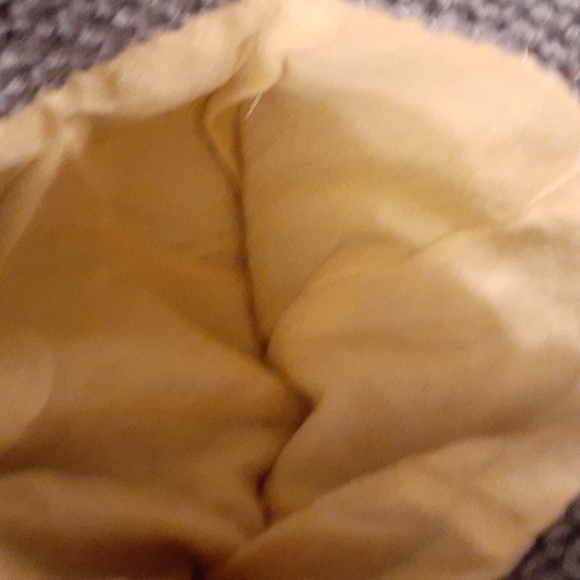 KNITTED WOMEN'S CAPS WITH EMBELLISHMENTS  NWT ADULT - Picture 2 of 7